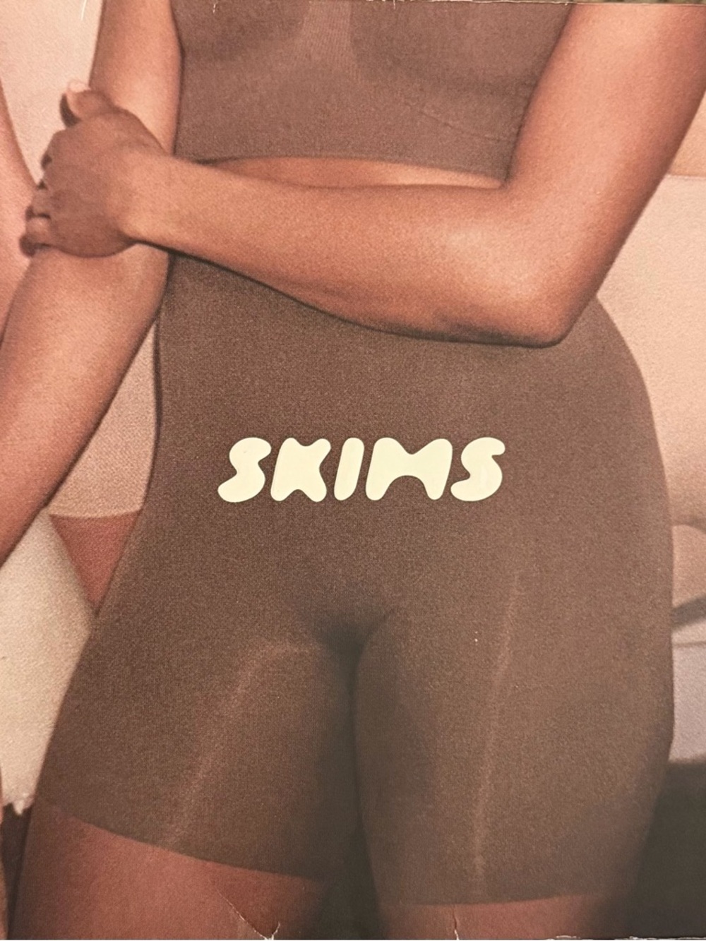 SKIMS Sienna Seamless Sculpt Short Mid Thigh